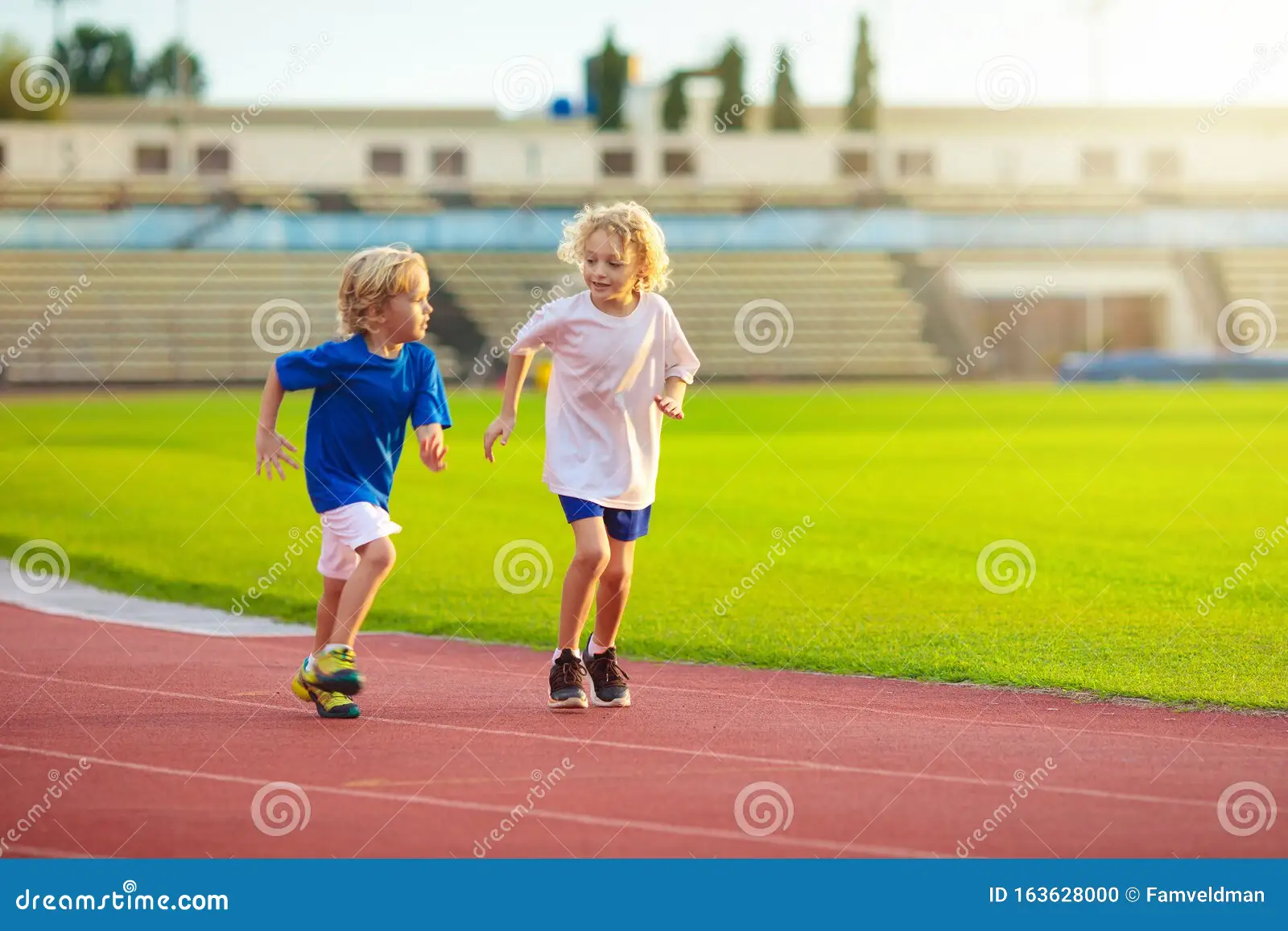 帕潘夸赞吉鲁：他不仅能进球还能防守，甚至还能客串门将